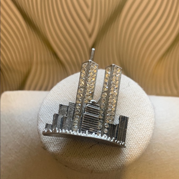 Jewelry - Vintage 2002 Twin Tower Silver Rhinestone Skyline Brooch